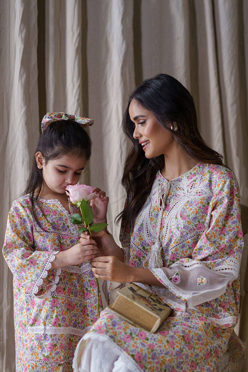 DAINTY FLORAL KID