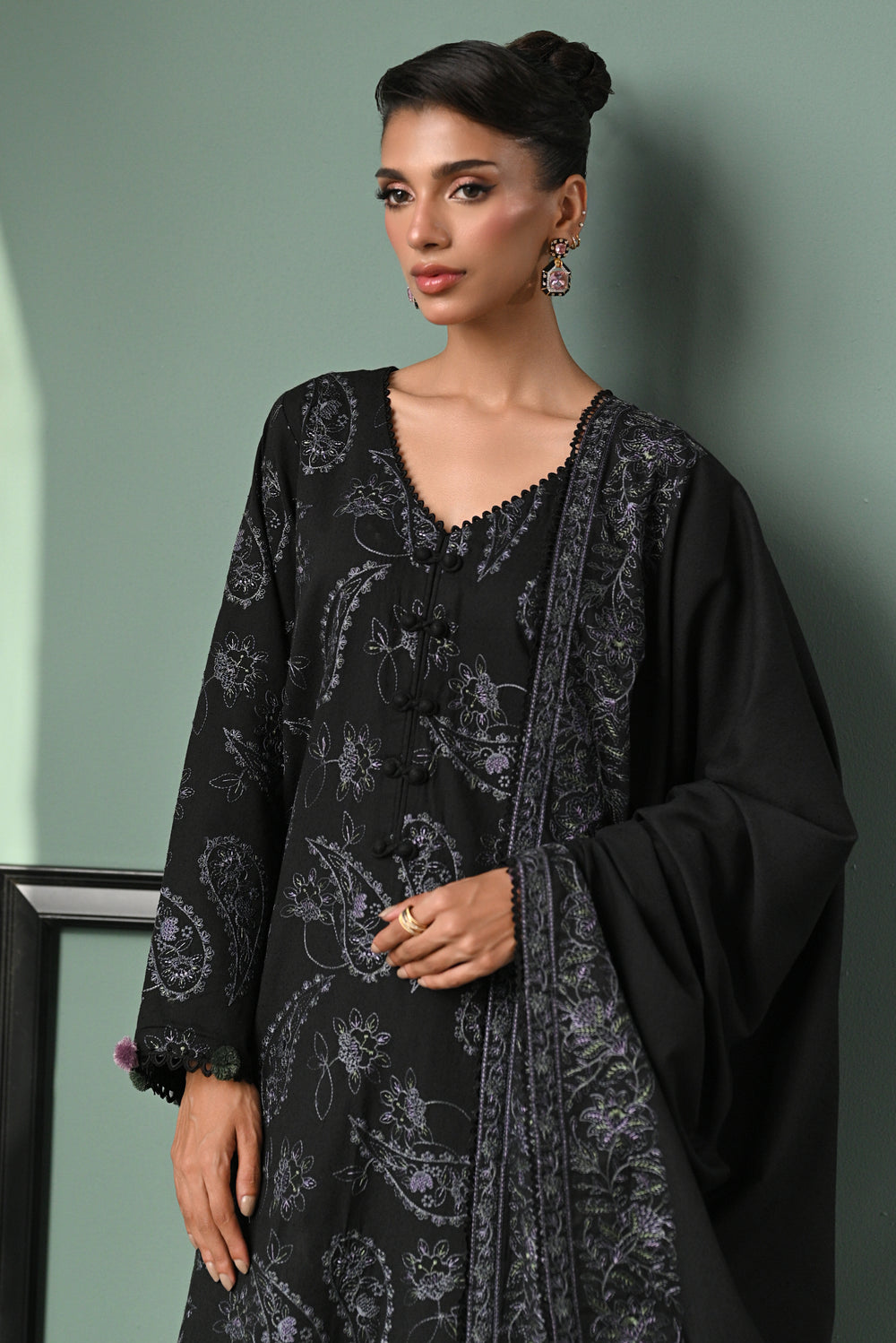 BLACK LUXURY EMBROIDERED KARANDI SET (NEL-24623)