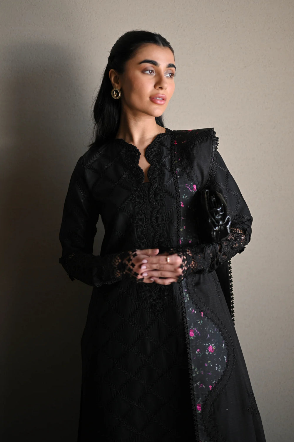 SONA 3: BLACK LUXURY EMBROIDERED (NEL-25603)