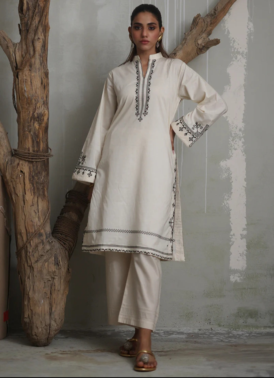 Ivory Embroidered Kurta 18588