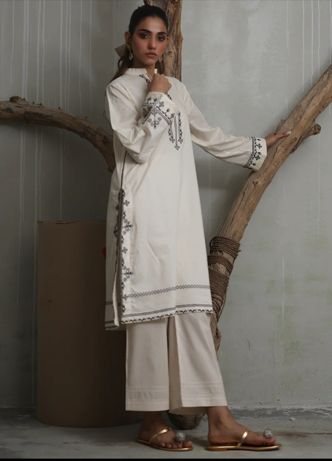 Ivory Embroidered Kurta 18588